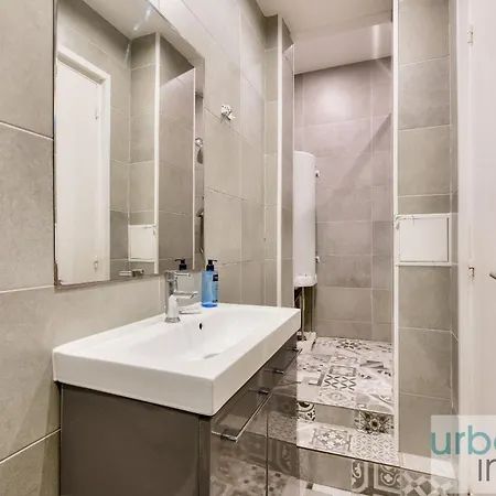Urbanflat 34 - Beautiful 3 Bedrooms Louvre Apartment Paris